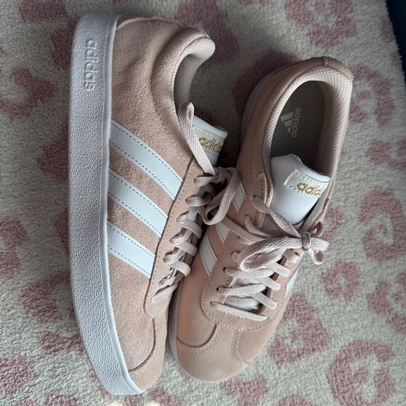 Adidas Women’s VL Court 2.0 🌸 - Picture 1 of 2